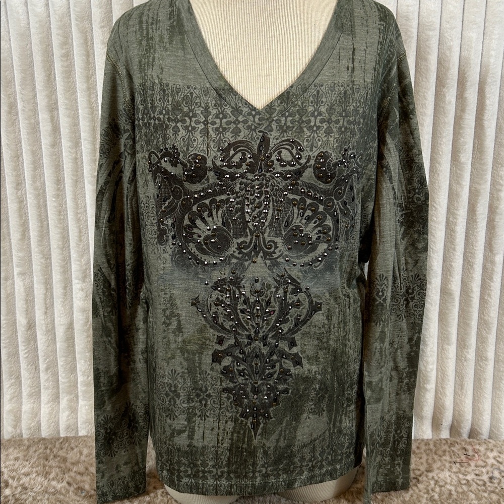 Green Source bling Studded Long Sleeve V-neck t-shirt, size XL